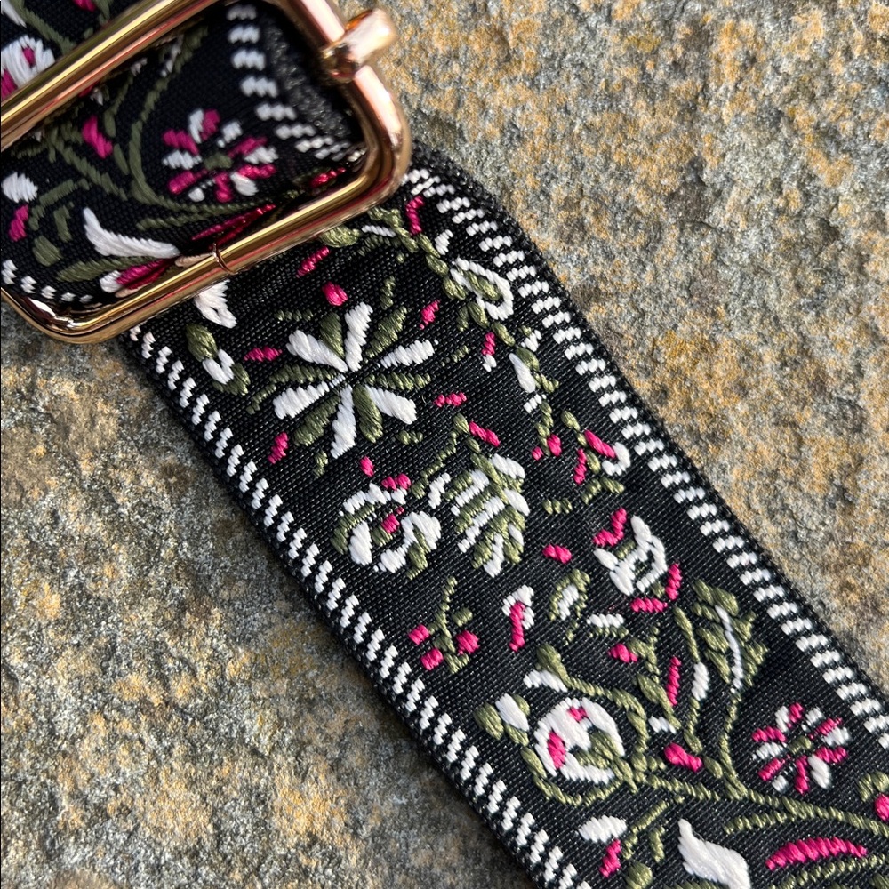 Lovely Pink Leather Crossbody Bag - Picture 3 of 9